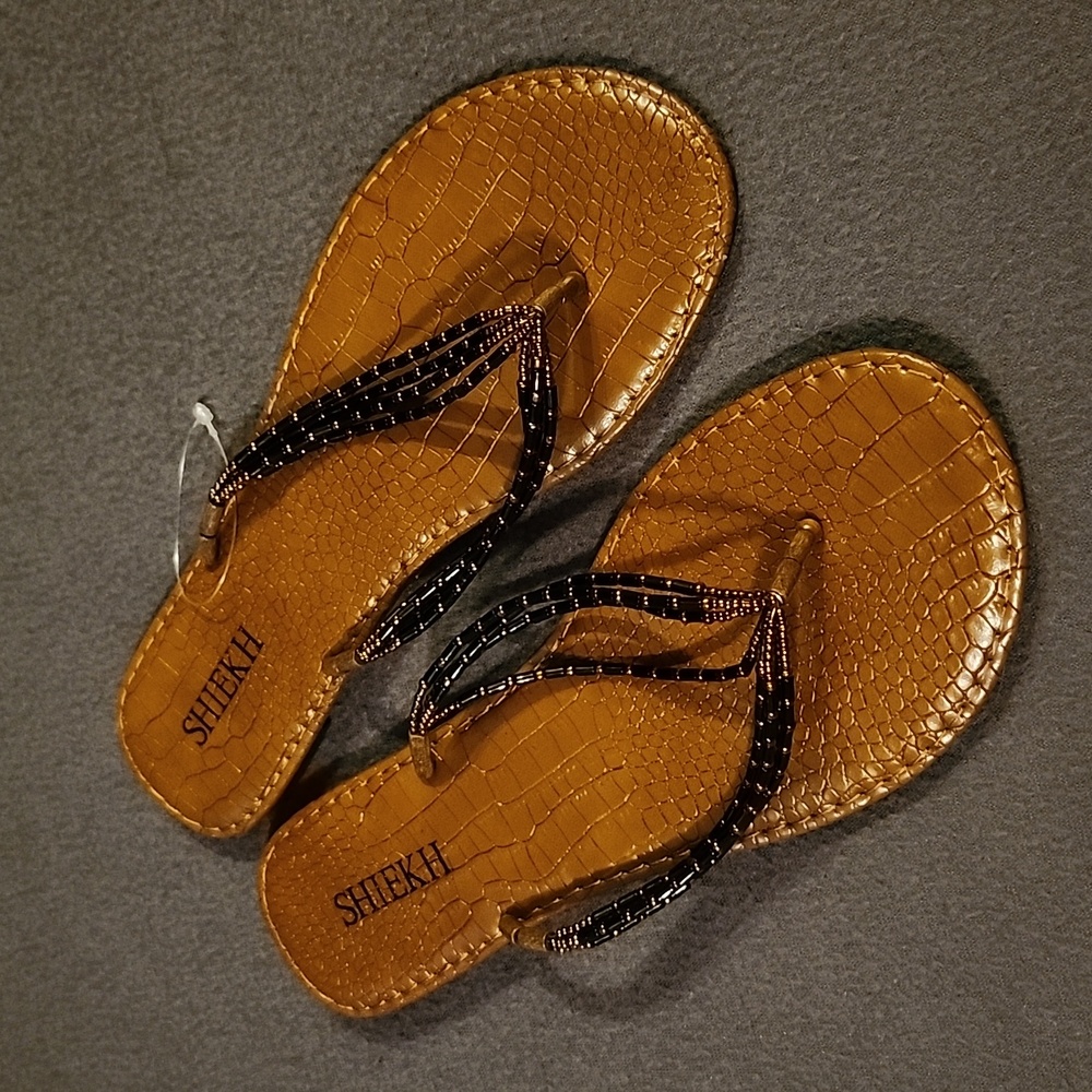 💙NWB SHIEKH BEADED FLIP FLIPS SIZE 7